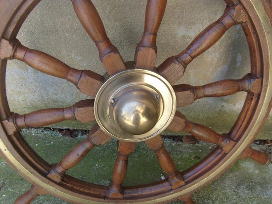 Schiffssteuerrad aus MahagoniXIX.