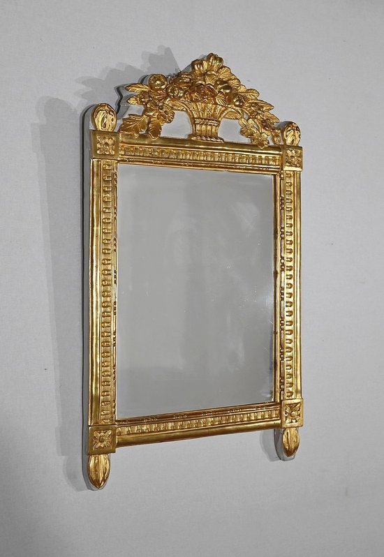 Glace à fronton en Bois doré, style Louis XVI – Début XXe