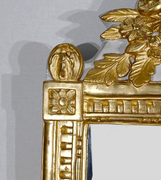 Glace à fronton en Bois doré, style Louis XVI – Début XXe