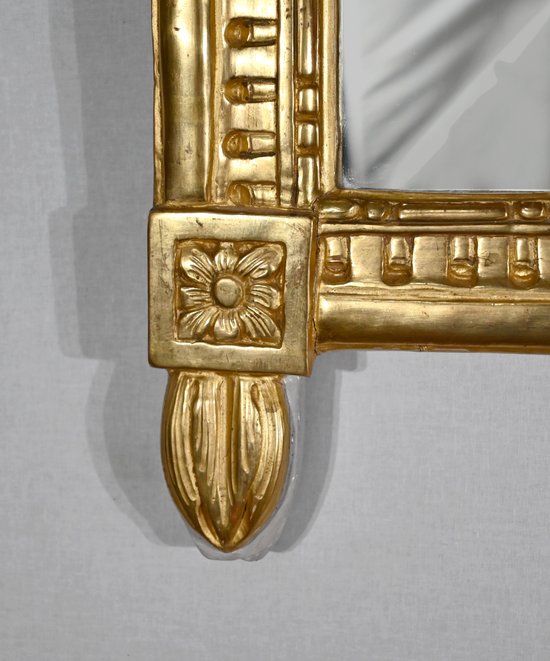 Glace à fronton en Bois doré, style Louis XVI – Début XXe
