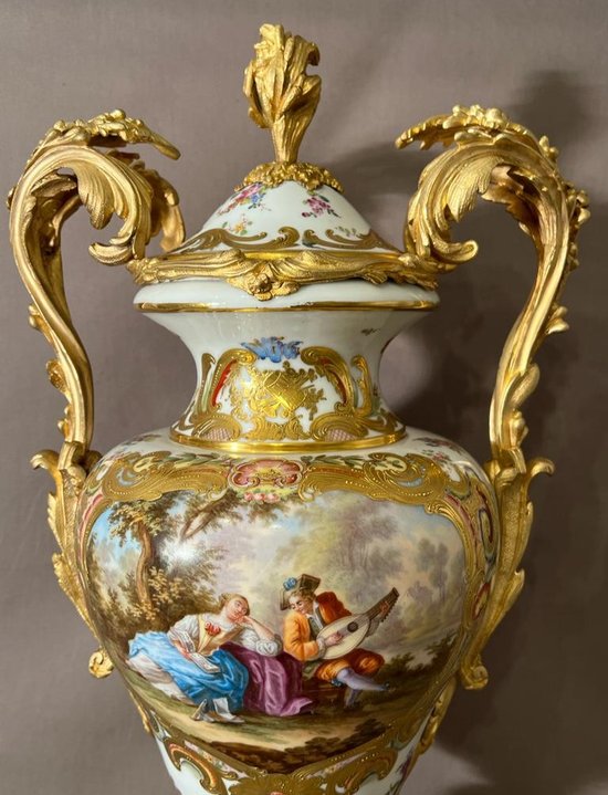 Grande vaso in porcellana di Meissen montato in bronzo dorato XIX secolo