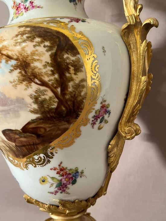 Grande vaso in porcellana di Meissen montato in bronzo dorato XIX secolo