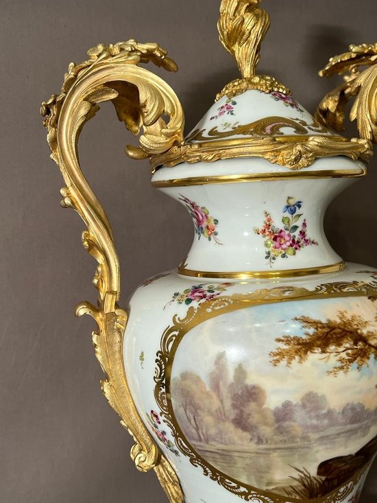 Grande vaso in porcellana di Meissen montato in bronzo dorato XIX secolo