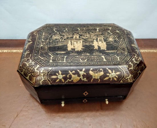 Chinese lacquer box