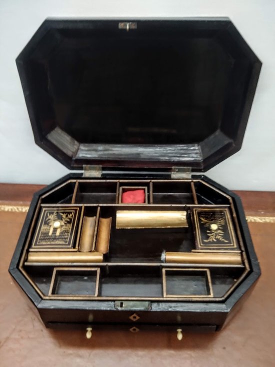 Chinese lacquer box
