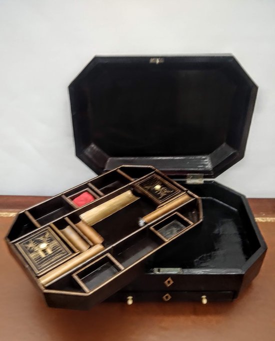 Chinese lacquer box