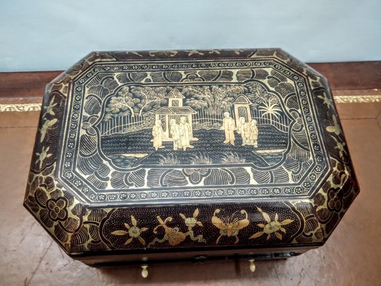 Chinese lacquer box