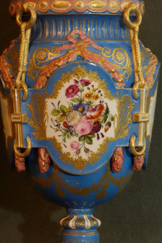 Paire De Vases Aux Ferrés Sèvres 1764