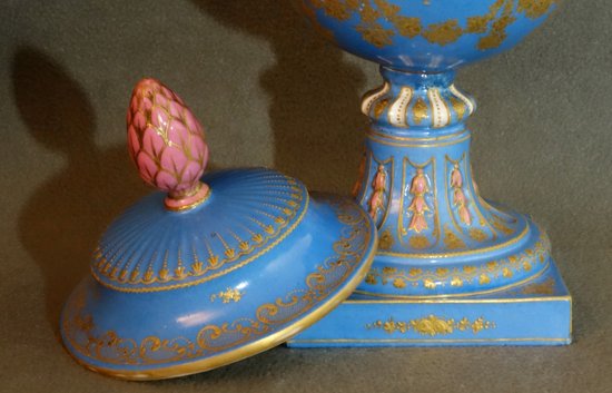 Paire De Vases Aux Ferrés Sèvres 1764