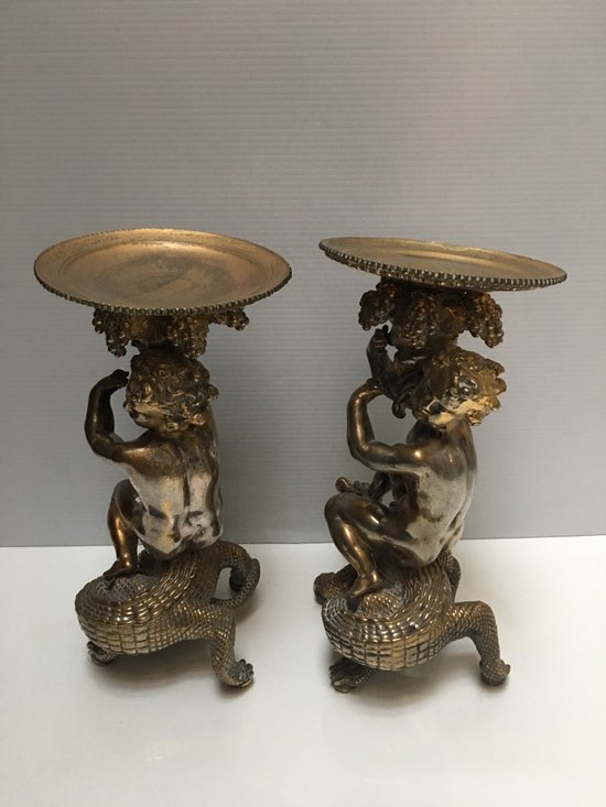 Due putti in bronzo della fine del Settecento