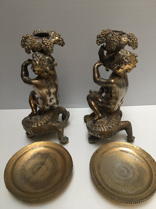Due putti in bronzo della fine del Settecento