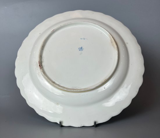 A late 18thc  Chelsea-Derby plate. Crown over 'D' and 'N' marks. Pattern 8
