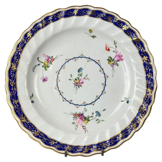 A late 18thc  Chelsea-Derby plate. Crown over 'D' and 'N' marks. Pattern 8