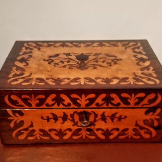 Jewelry box