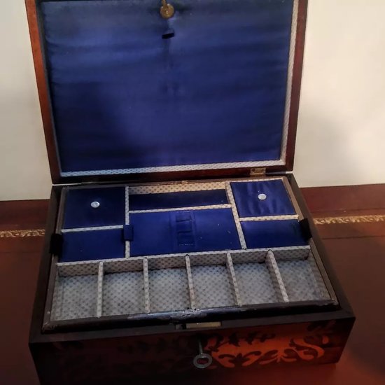 Jewelry box