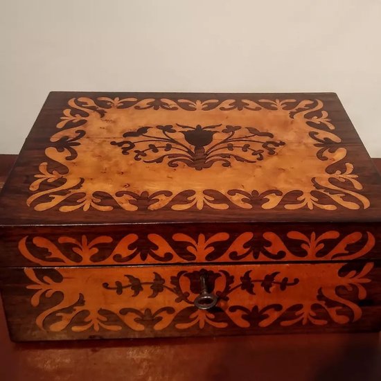 Jewelry box