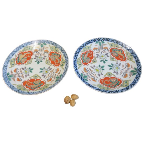Pair of Imari dishes