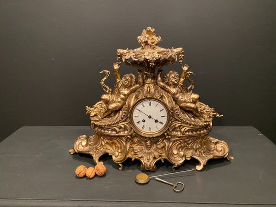 Importante pendule rocaille en bronze, XIX° siècle