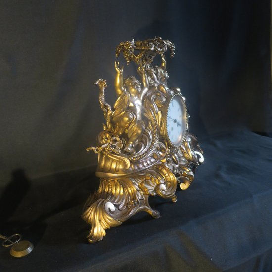 Importante pendule rocaille en bronze, XIX° siècle