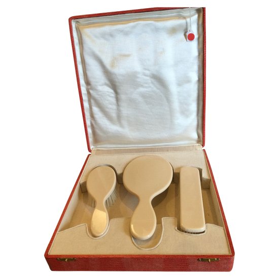 Ivory hairdressing kit