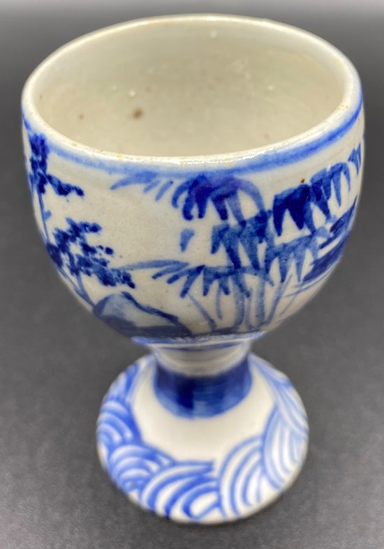 EIERBECHER AUS CHINESISCHEM PORZELLAN