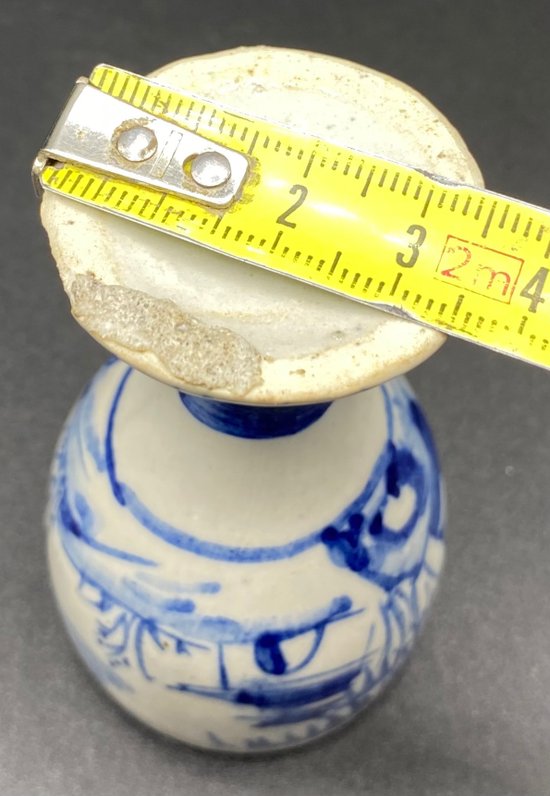 EIERBECHER AUS CHINESISCHEM PORZELLAN