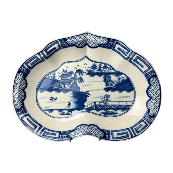 An uncommon late 18thc Caughley heart-shaped dish in "Weir" pattern. C.1785-93