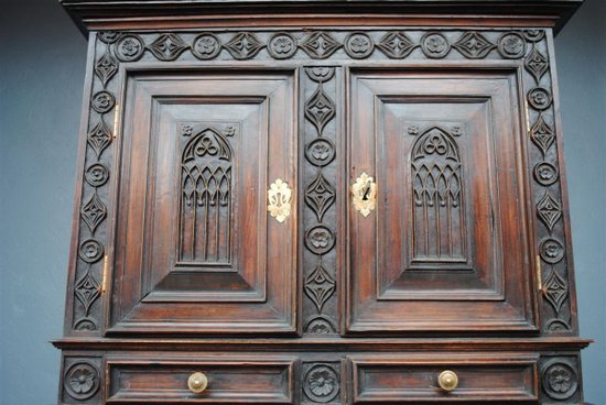 Credenza Due Corpo Stretto In Noce Diciottesima Volta