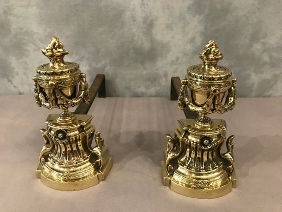 Paar bronzene Bügelböcke im Louis XVI-Stil aus dem 19. Jahrhundert