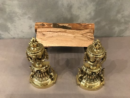 Paar bronzene Bügelböcke im Louis XVI-Stil aus dem 19. Jahrhundert