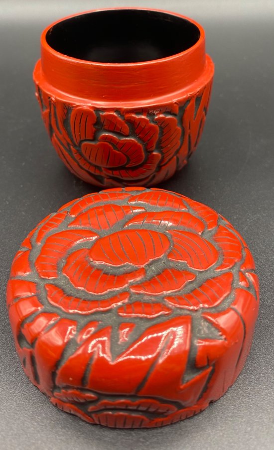 NATSUMÉ JAPANESE LACQUERED WOOD