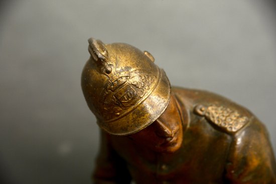 Grande statua del pompiere di Henry Weiss della fine del XIX secolo