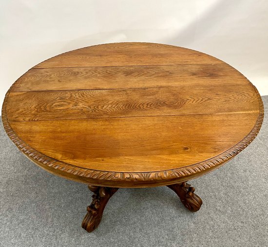 Table de chasse ovale en chêne foret noire à décor de dragon