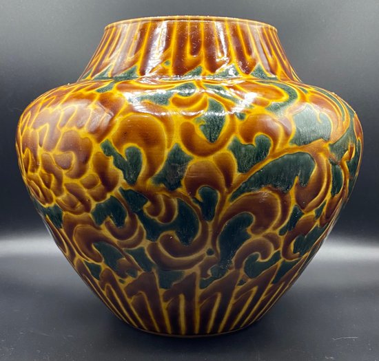 KUTANI PORCELAIN VASE