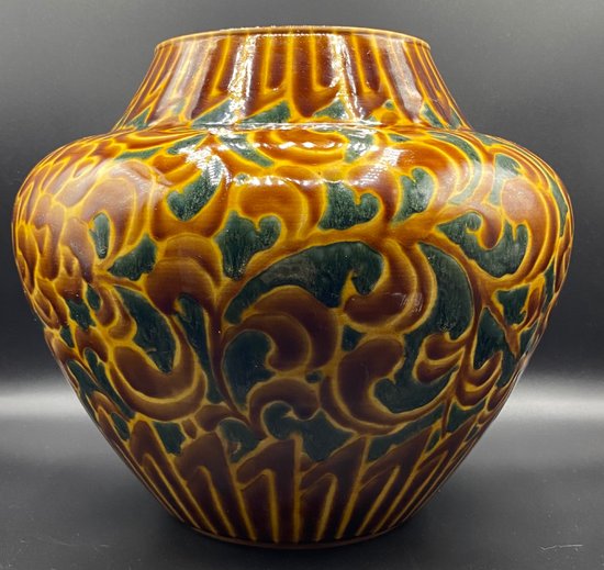 KUTANI PORCELAIN VASE