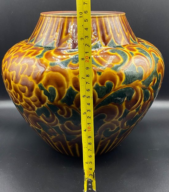 KUTANI PORCELAIN VASE