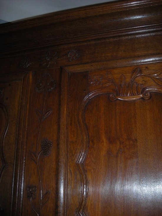 großer Lorraine-Kleiderschrank