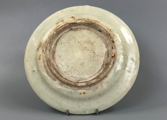 A museum quality late 17th/early 18thc. Iznik plate. Museum accession number. P2