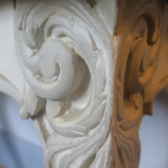console en bois sculpté peint 