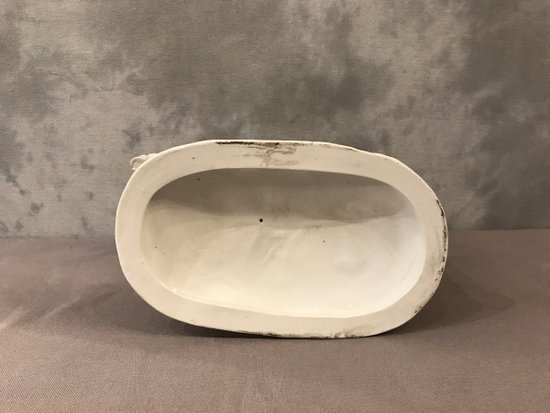 Une Paire De Chevaux En Porcelaine Blanche