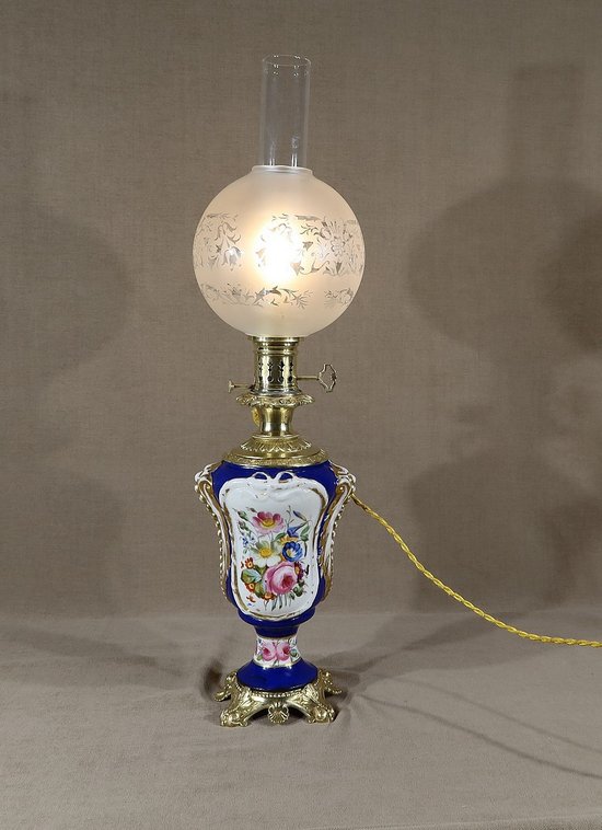 Lampe à pétrole électrifiée, style Louis XVI – XIXe