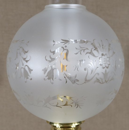 Lampe à pétrole électrifiée, style Louis XVI – XIXe