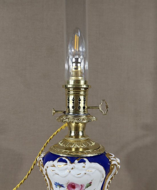 Lampe à pétrole électrifiée, style Louis XVI – XIXe