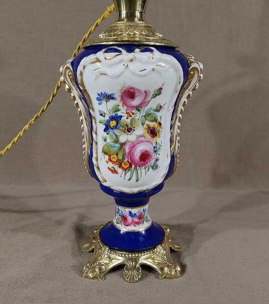 Lampe à pétrole électrifiée, style Louis XVI – XIXe