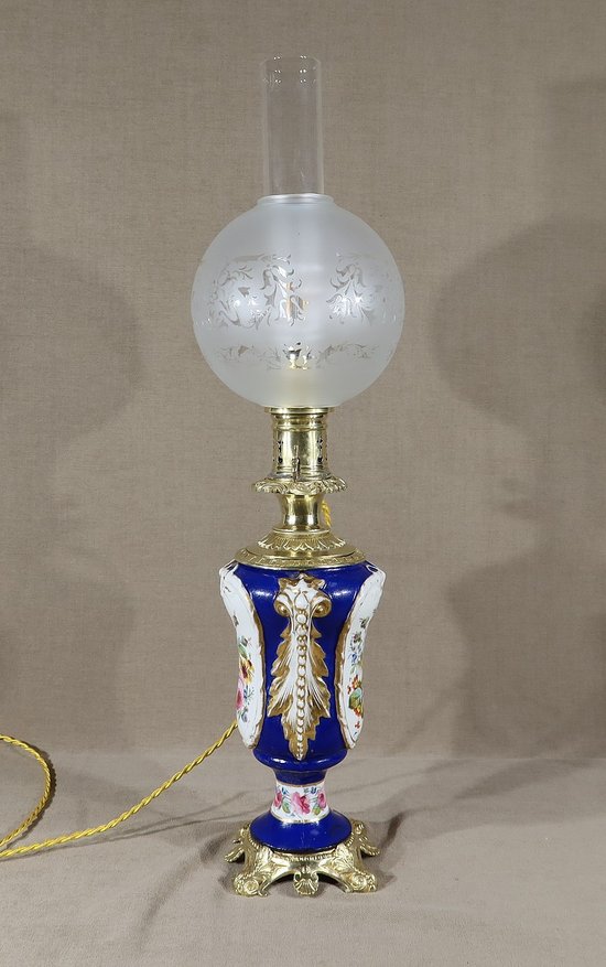 Lampe à pétrole électrifiée, style Louis XVI – XIXe