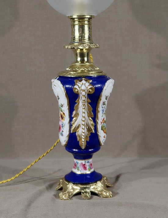 Lampe à pétrole électrifiée, style Louis XVI – XIXe