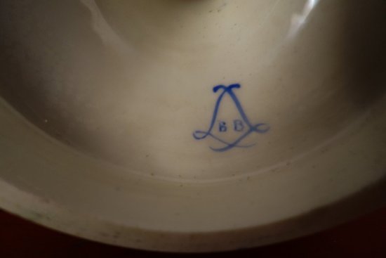 Paire De Grands Vases Couverts  de Sèvres 1779