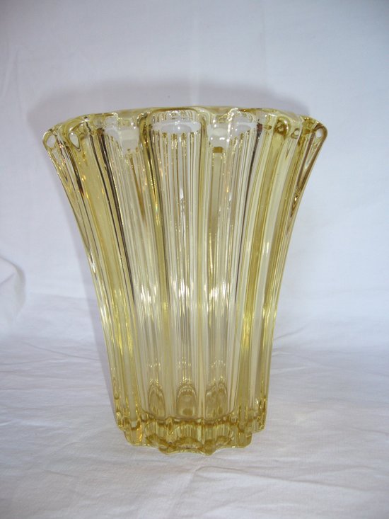 Vase en verre signé P D'Avesn