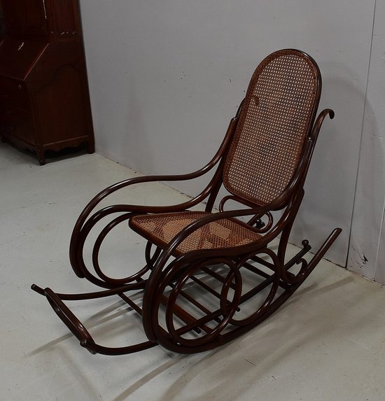 Rocking Chair et son Repose pieds en Hêtre, esprit Thonet – 1900