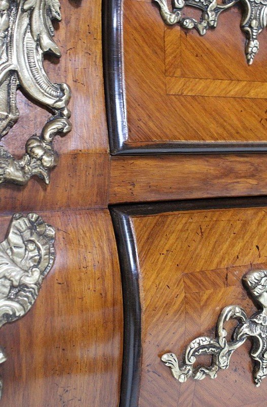 Commode Tombeau en Acajou Blond, style Régence – Milieu XXe
